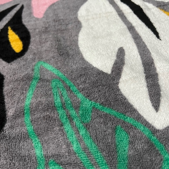 Vera Bradley Beach Towel Large 33 x 66 NWT Large Floral - Picture 7 of 8